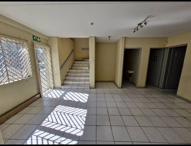 950M² FACTORY TO LET IN JET PARK
